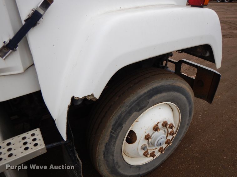 image for item DF5950 1988 Freightliner FLC tank truck