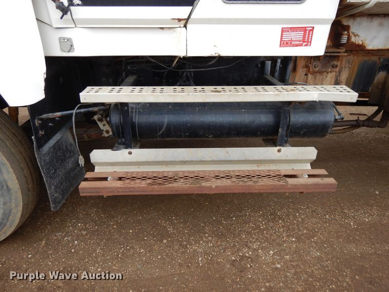 image for item DF5950 1988 Freightliner FLC tank truck