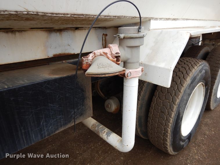 image for item DF5950 1988 Freightliner FLC tank truck