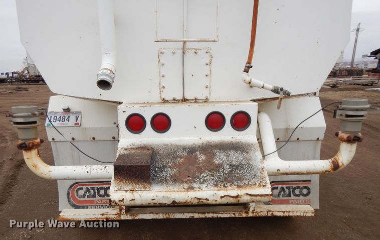 image for item DF5950 1988 Freightliner FLC tank truck