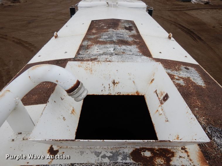 image for item DF5950 1988 Freightliner FLC tank truck