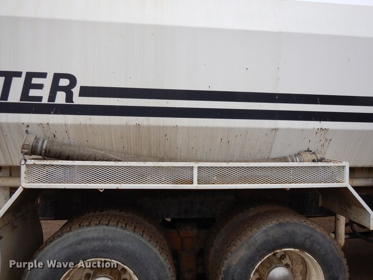 image for item DF5950 1988 Freightliner FLC tank truck