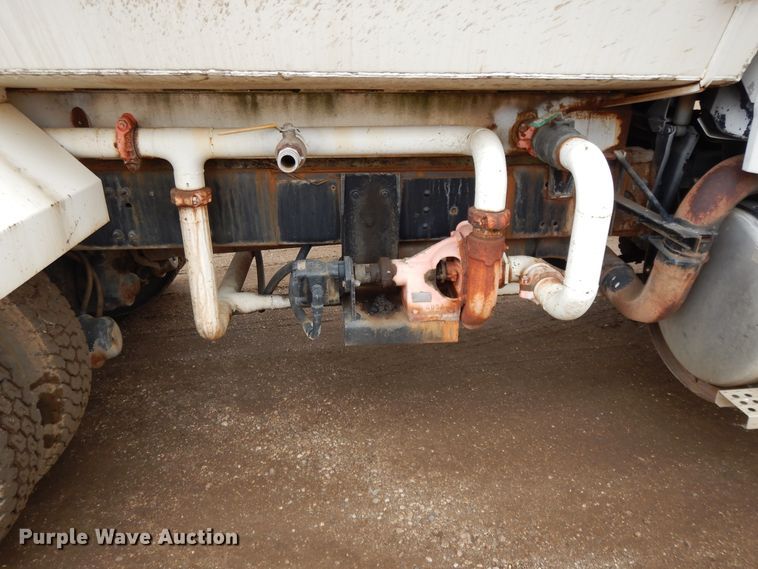 image for item DF5950 1988 Freightliner FLC tank truck