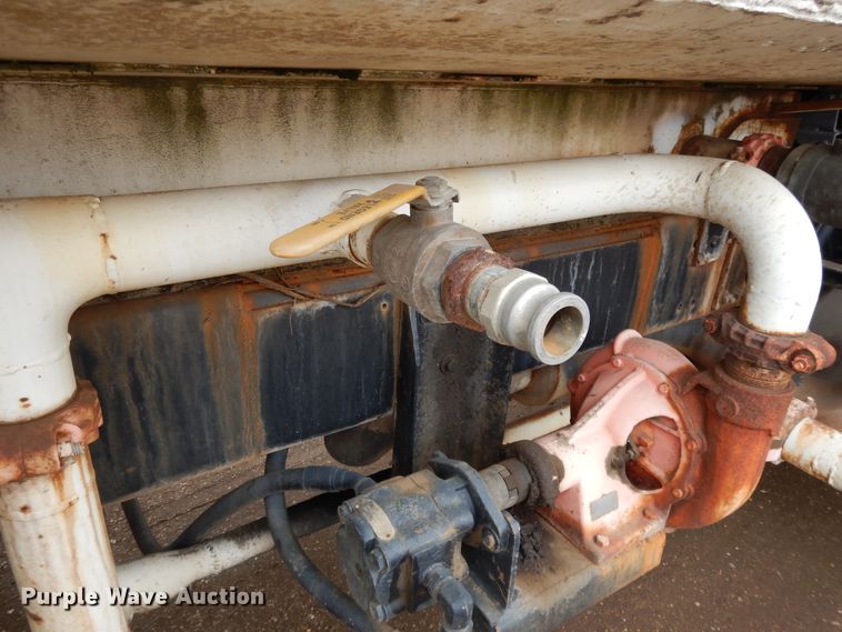 image for item DF5950 1988 Freightliner FLC tank truck