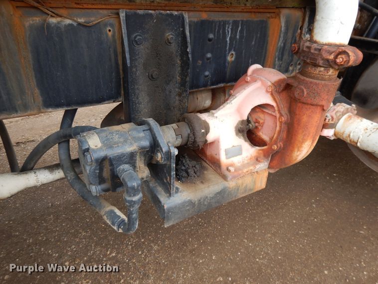 image for item DF5950 1988 Freightliner FLC tank truck