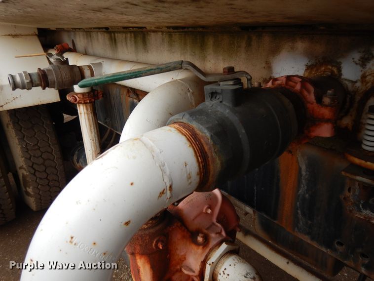 image for item DF5950 1988 Freightliner FLC tank truck