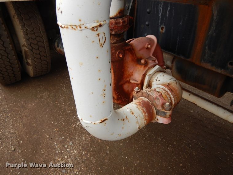 image for item DF5950 1988 Freightliner FLC tank truck