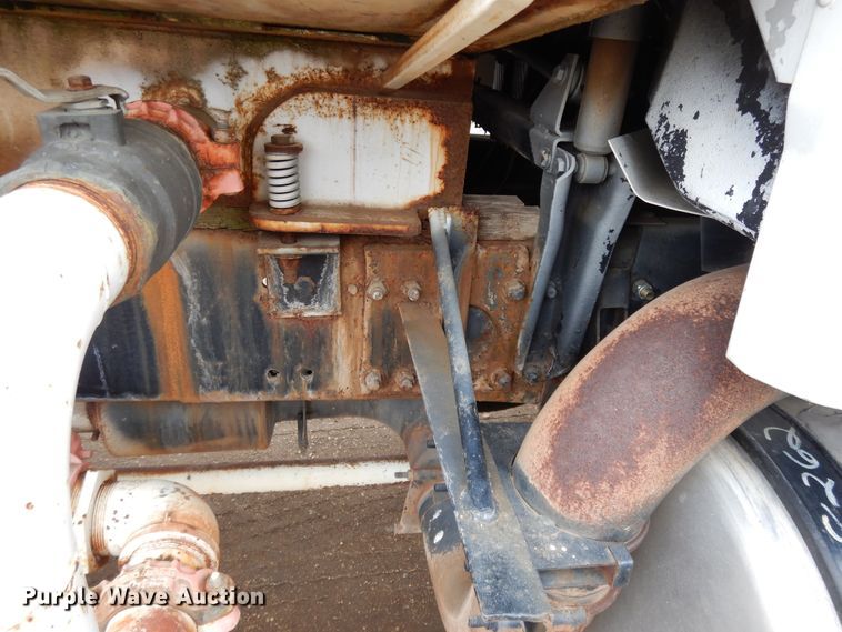 image for item DF5950 1988 Freightliner FLC tank truck