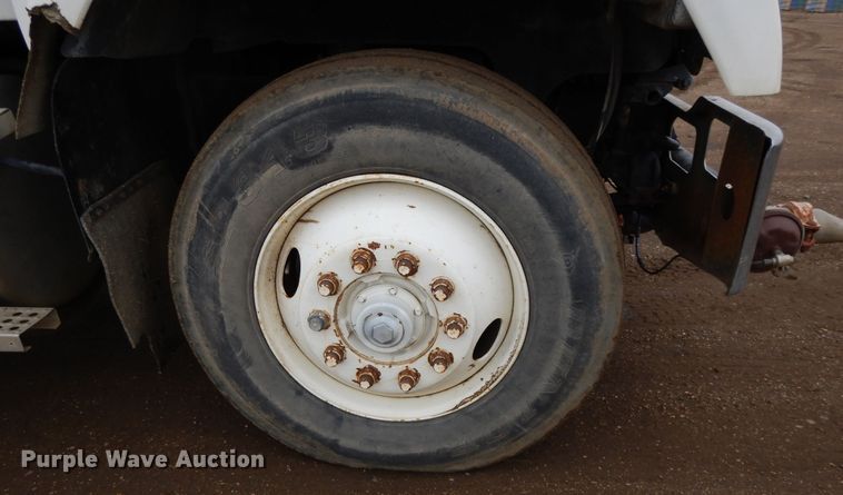 image for item DF5950 1988 Freightliner FLC tank truck