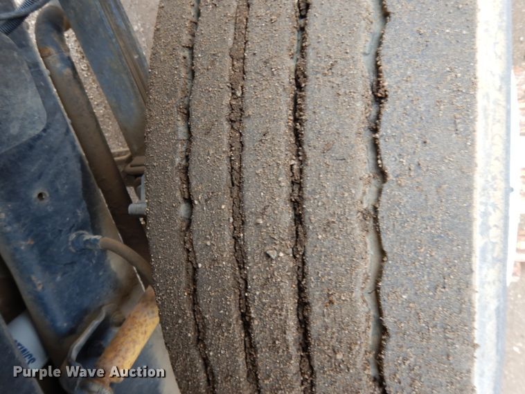 image for item DF5950 1988 Freightliner FLC tank truck