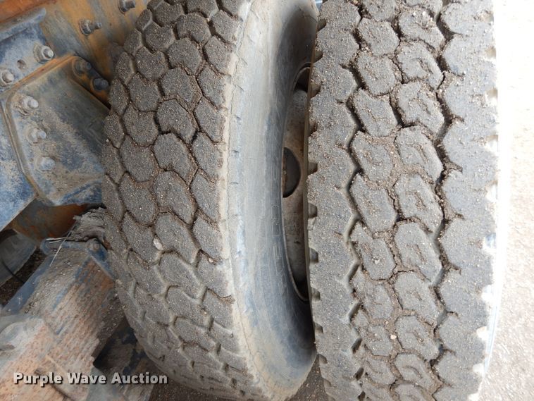 image for item DF5950 1988 Freightliner FLC tank truck