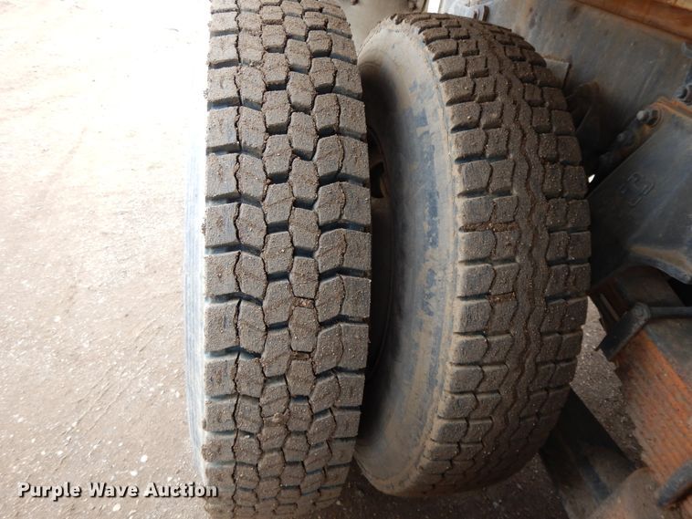 image for item DF5950 1988 Freightliner FLC tank truck