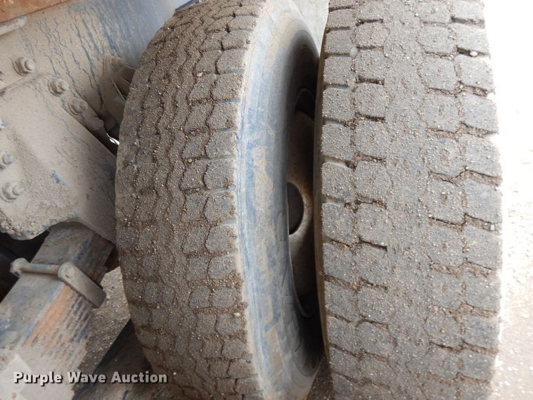 image for item DF5950 1988 Freightliner FLC tank truck