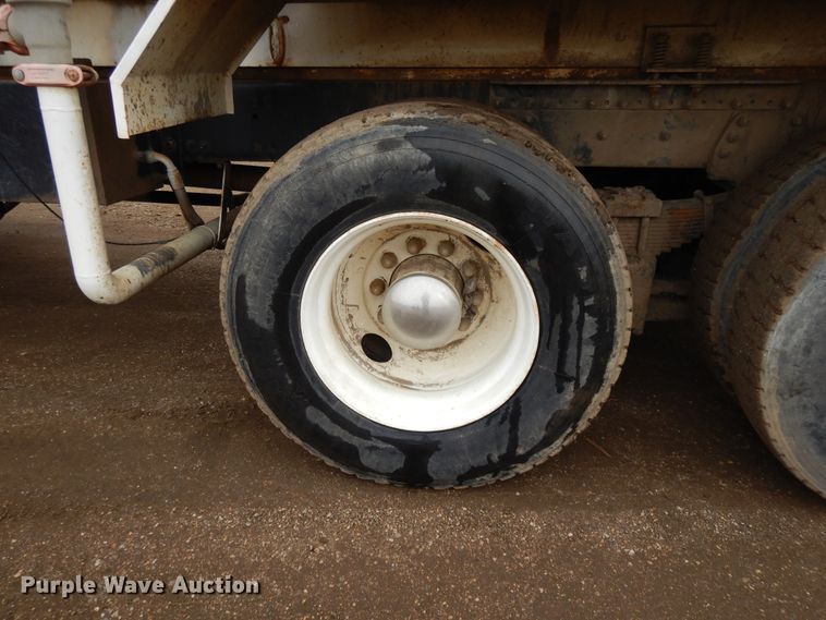 image for item DF5950 1988 Freightliner FLC tank truck