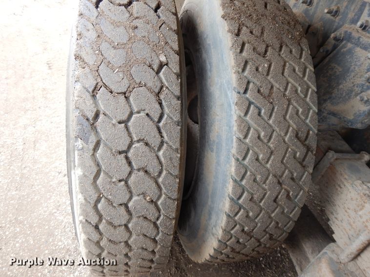 image for item DF5950 1988 Freightliner FLC tank truck