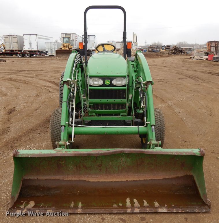 image for item DF5951 2006 John Deere 4520 MFWD tractor