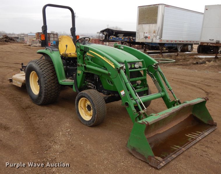image for item DF5951 2006 John Deere 4520 MFWD tractor