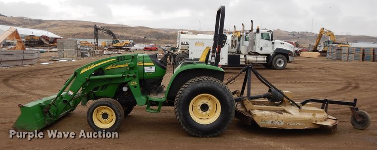 image for item DF5951 2006 John Deere 4520 MFWD tractor