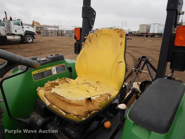 image for item DF5951 2006 John Deere 4520 MFWD tractor