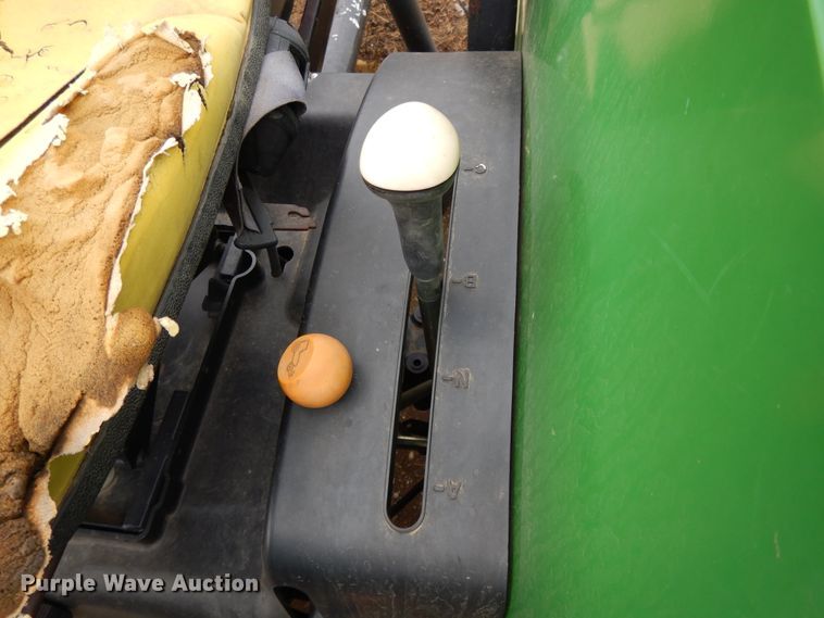 image for item DF5951 2006 John Deere 4520 MFWD tractor