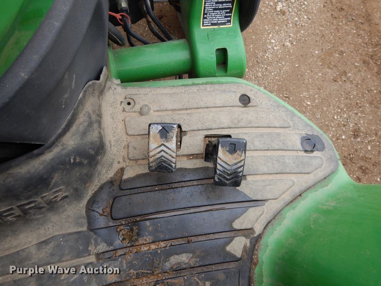 image for item DF5951 2006 John Deere 4520 MFWD tractor