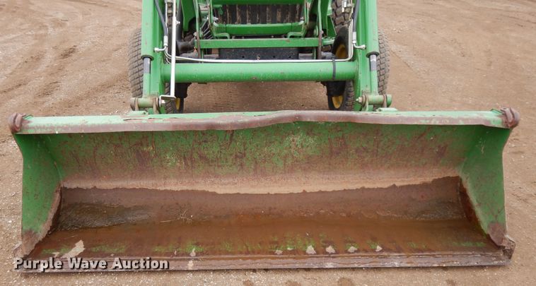 image for item DF5951 2006 John Deere 4520 MFWD tractor