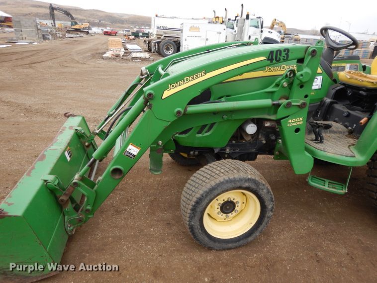 image for item DF5951 2006 John Deere 4520 MFWD tractor