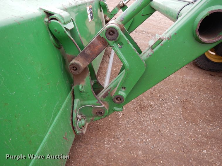image for item DF5951 2006 John Deere 4520 MFWD tractor