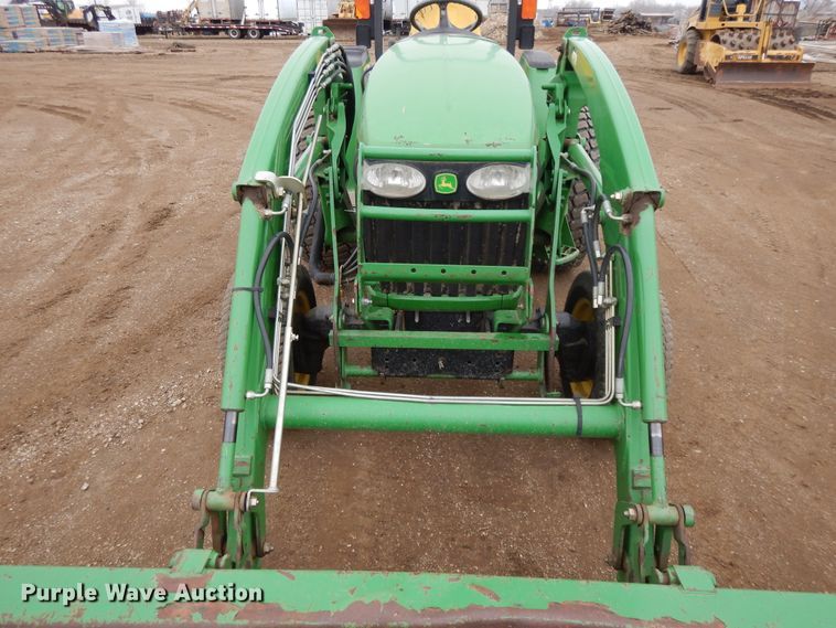 image for item DF5951 2006 John Deere 4520 MFWD tractor