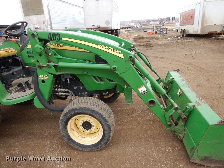 image for item DF5951 2006 John Deere 4520 MFWD tractor
