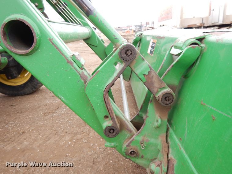 image for item DF5951 2006 John Deere 4520 MFWD tractor
