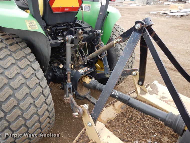 image for item DF5951 2006 John Deere 4520 MFWD tractor