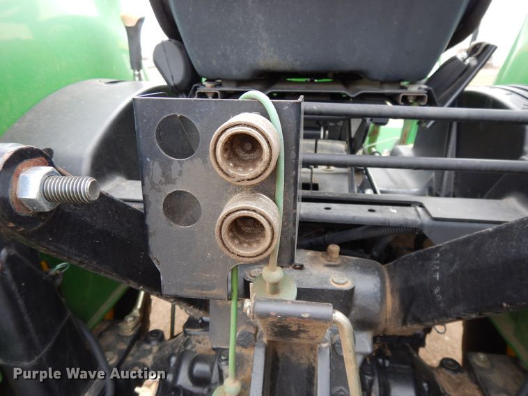 image for item DF5951 2006 John Deere 4520 MFWD tractor
