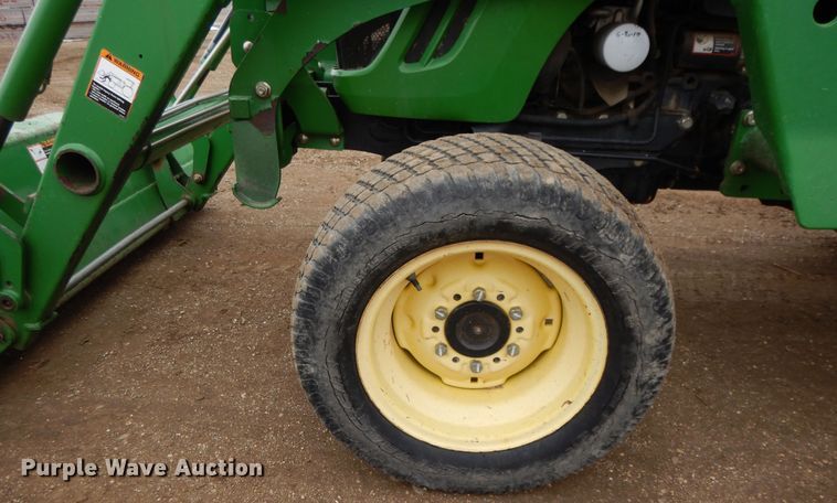 image for item DF5951 2006 John Deere 4520 MFWD tractor