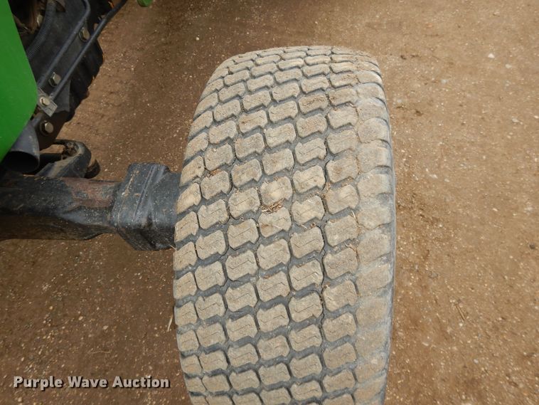 image for item DF5951 2006 John Deere 4520 MFWD tractor