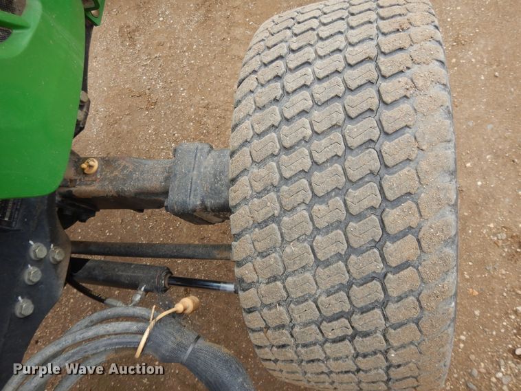 image for item DF5951 2006 John Deere 4520 MFWD tractor