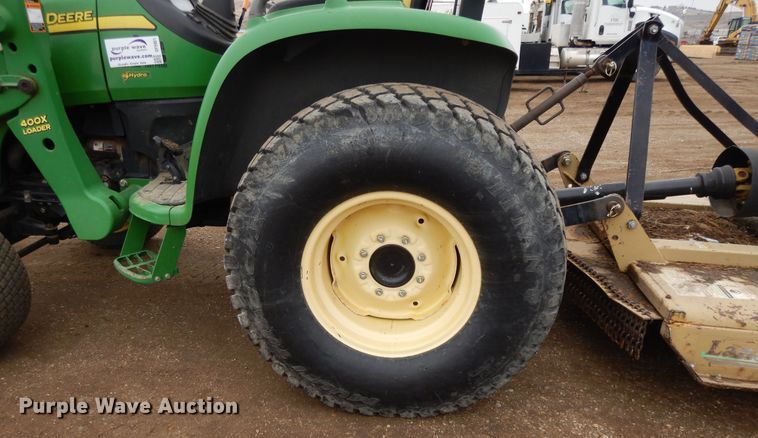 image for item DF5951 2006 John Deere 4520 MFWD tractor