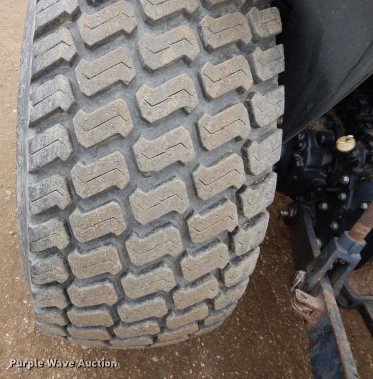 image for item DF5951 2006 John Deere 4520 MFWD tractor