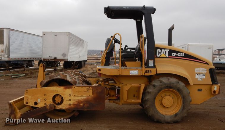 image for item DF5952 2006 Caterpillar CP-433E single drum vibratory compactor