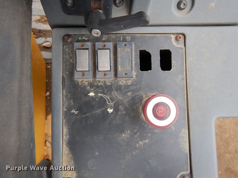 image for item DF5952 2006 Caterpillar CP-433E single drum vibratory compactor