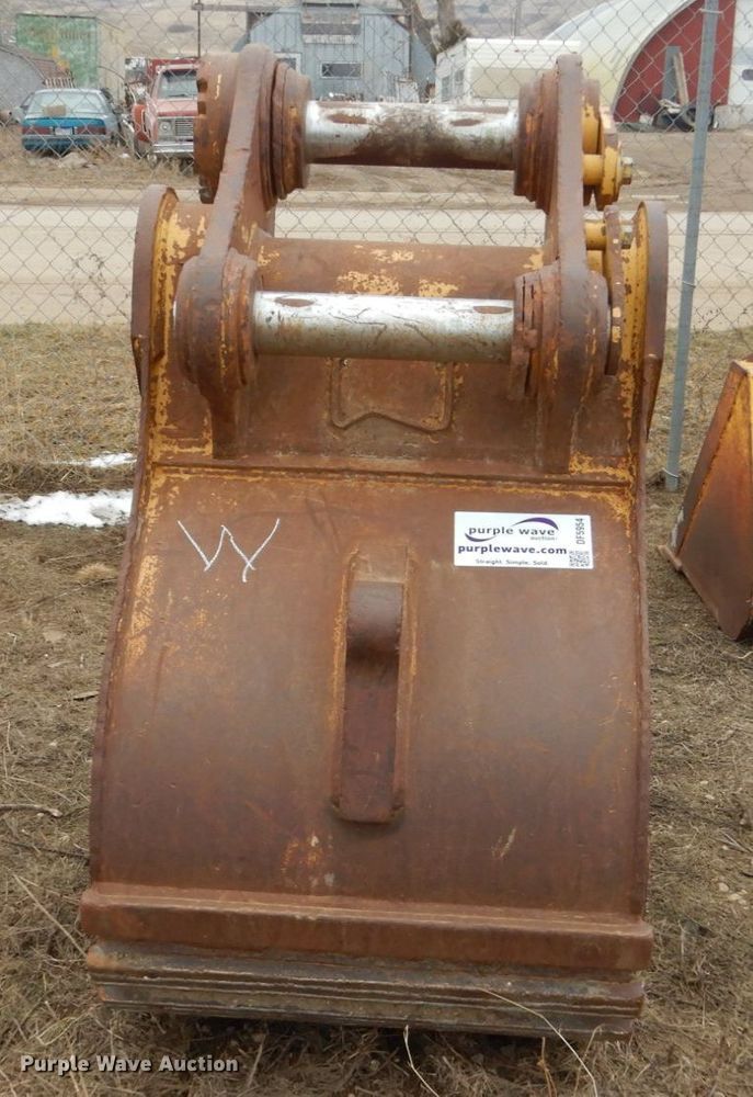 image for item DF5954 Caterpillar 34"W excavator bucket