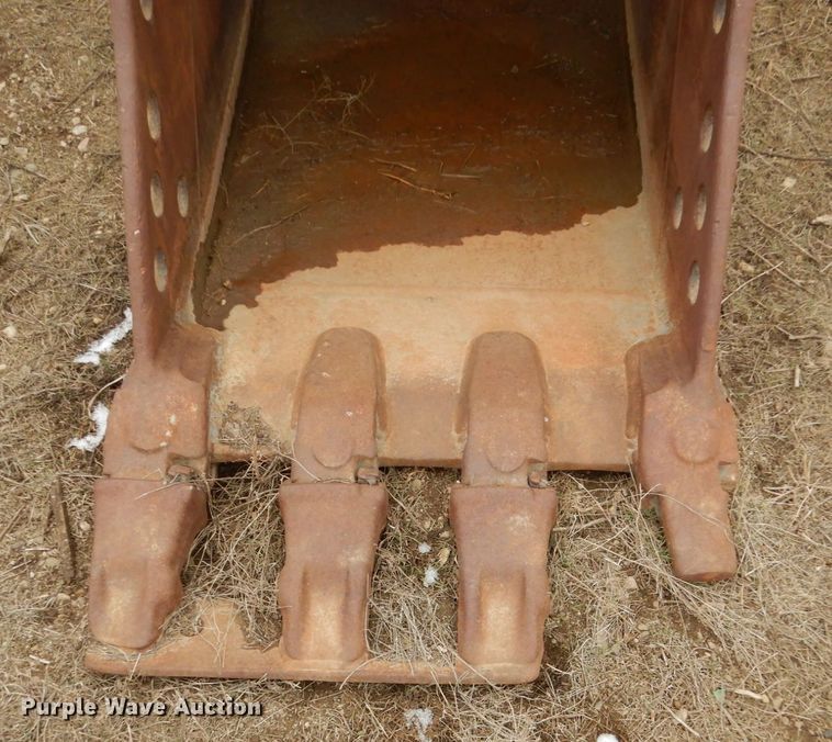 image for item DF5954 Caterpillar 34"W excavator bucket