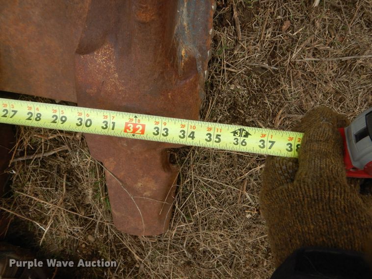 image for item DF5954 Caterpillar 34"W excavator bucket