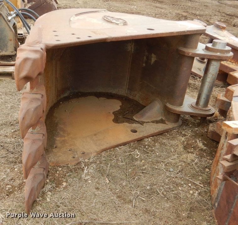 image for item DF5956 Geuth 36"W excavator bucket