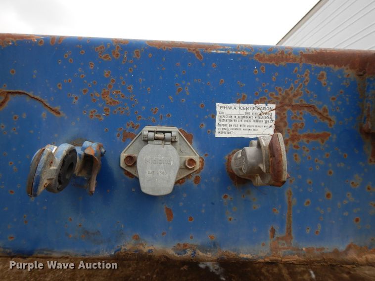 image for item DF5958 1997 Utility flatbed trailer