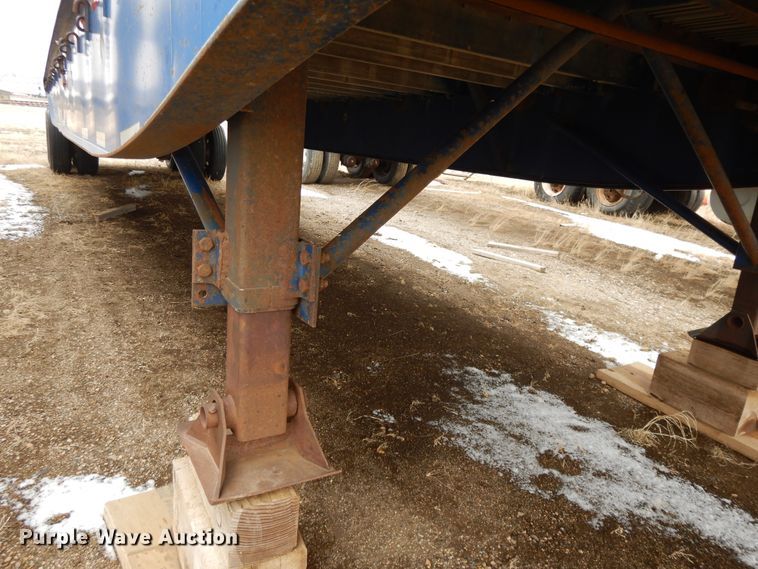 image for item DF5958 1997 Utility flatbed trailer