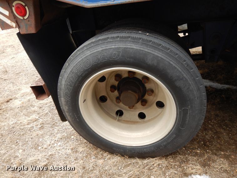 image for item DF5958 1997 Utility flatbed trailer