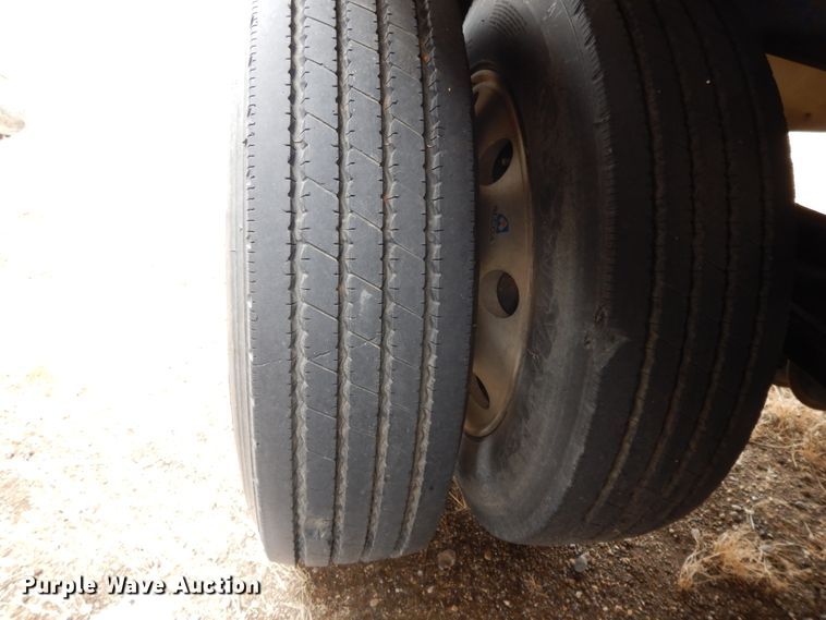 image for item DF5958 1997 Utility flatbed trailer