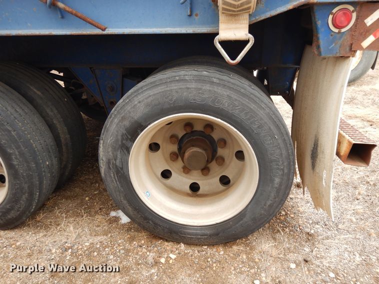 image for item DF5958 1997 Utility flatbed trailer