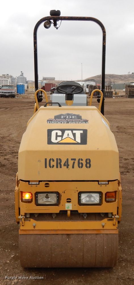 image for item DF5962 2011 Caterpillar CB-14 double drum roller